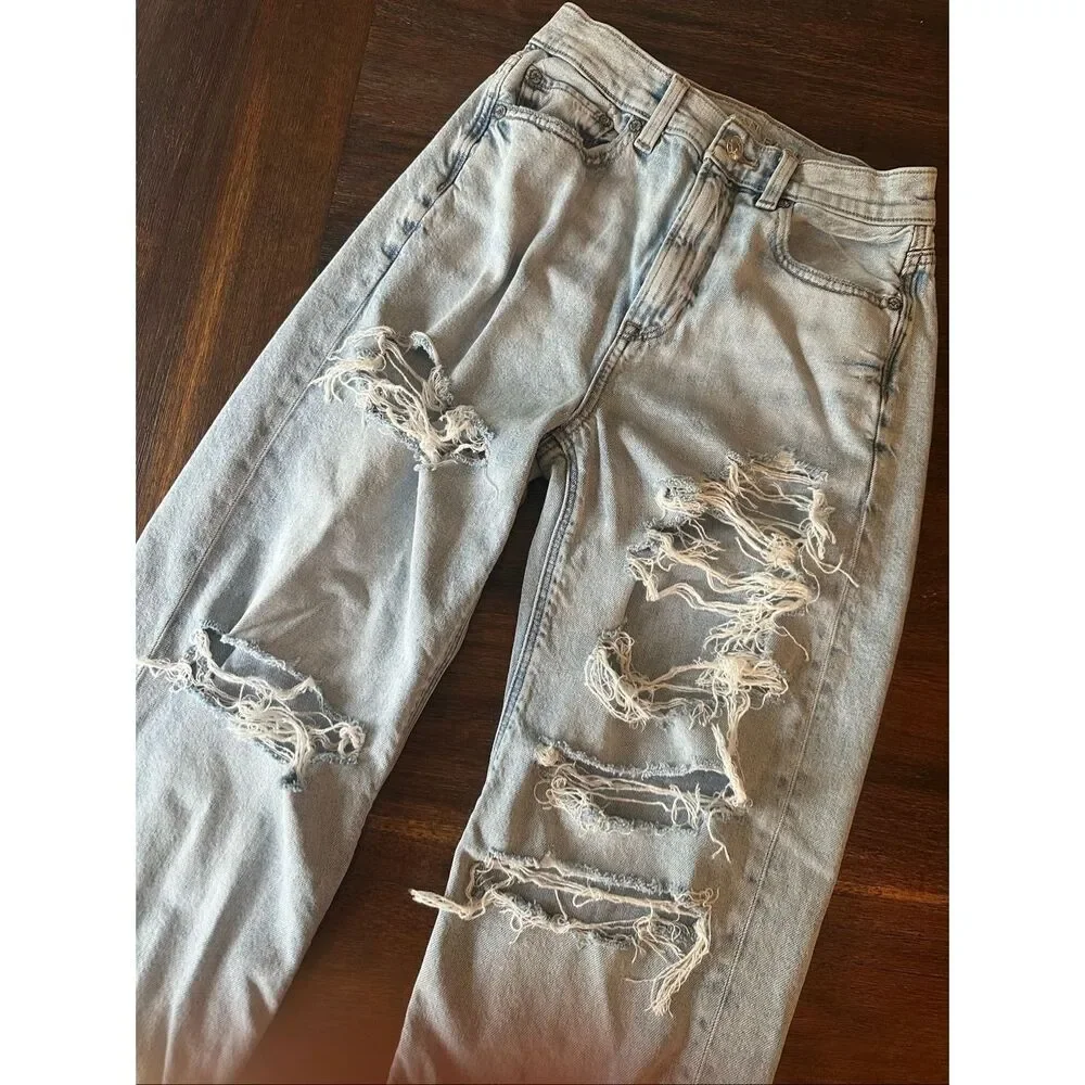 American Eagle destroyed baggy jeans